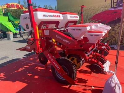 農業機械展銷區 匯聚國內外知名農機產品，為農業現代化賦能