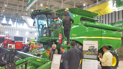 約翰迪爾亮相第七屆中國(江蘇)國際農業機械展覽會